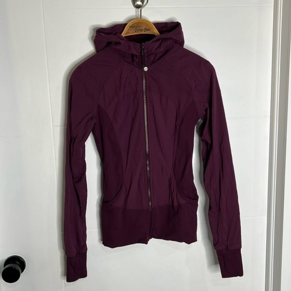 Lululemon burgundy hooded zip up /reversible jacket size 6. Great condition!